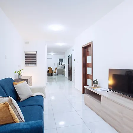 Modern 2 Bedroom With Balcony - Xemx