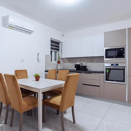 Modern 2 Bedroom With Balcony - Xemx