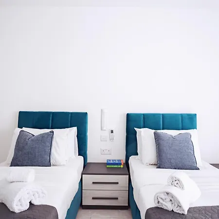 Modern 2 Bedroom With Balcony - Xemx *