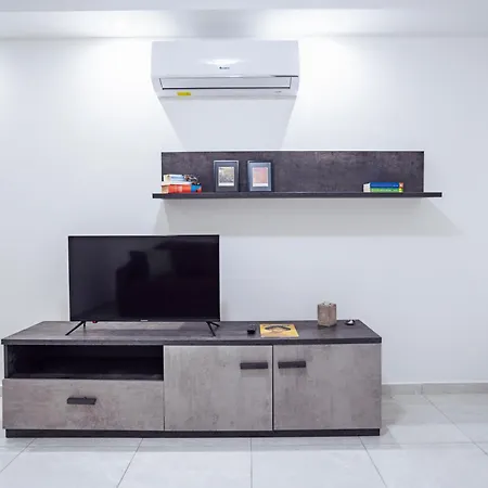 Modern 2 Bedroom With Balcony - Xemx