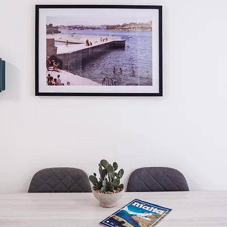 Modern 2 Bedroom With Balcony - Xemx Apartman *