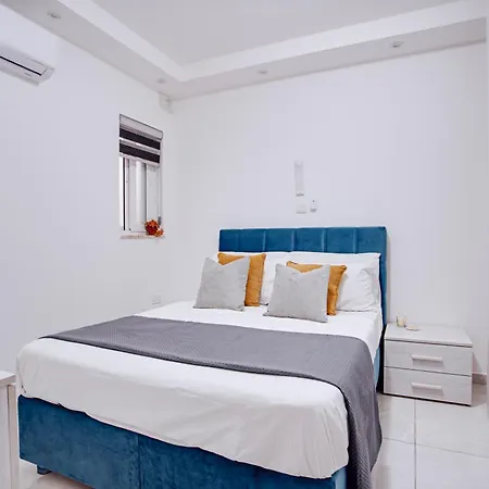 Modern 2 Bedroom With Balcony - Xemx Apartman