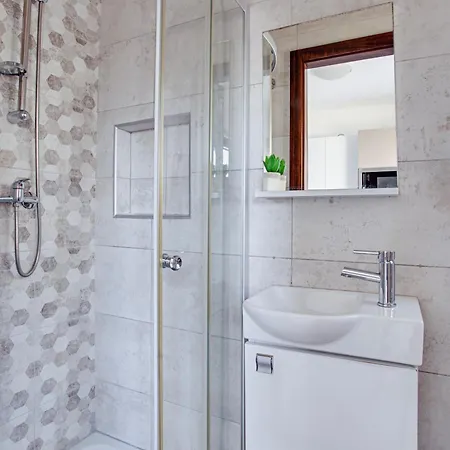 Apartman Modern 2 Bedroom With Balcony - Xemx