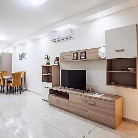 Modern 2 Bedroom With Balcony - Xemx *