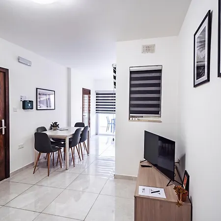 Modern 2 Bedroom With Balcony - Xemx * Gżira